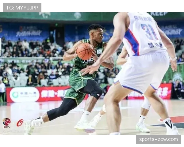 南京天之蓝马内克19分4篮板3抢断，外援防守积极性获认可